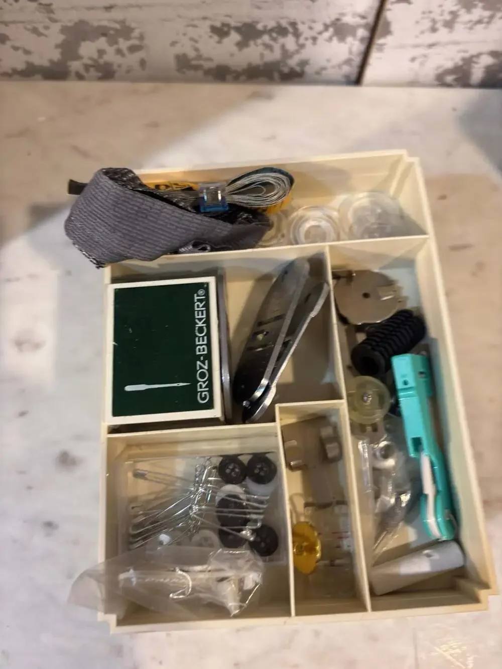 VTG Singer Touch&Sew Machine Box w Flexi-Stitch Cams &Bobbin& plates